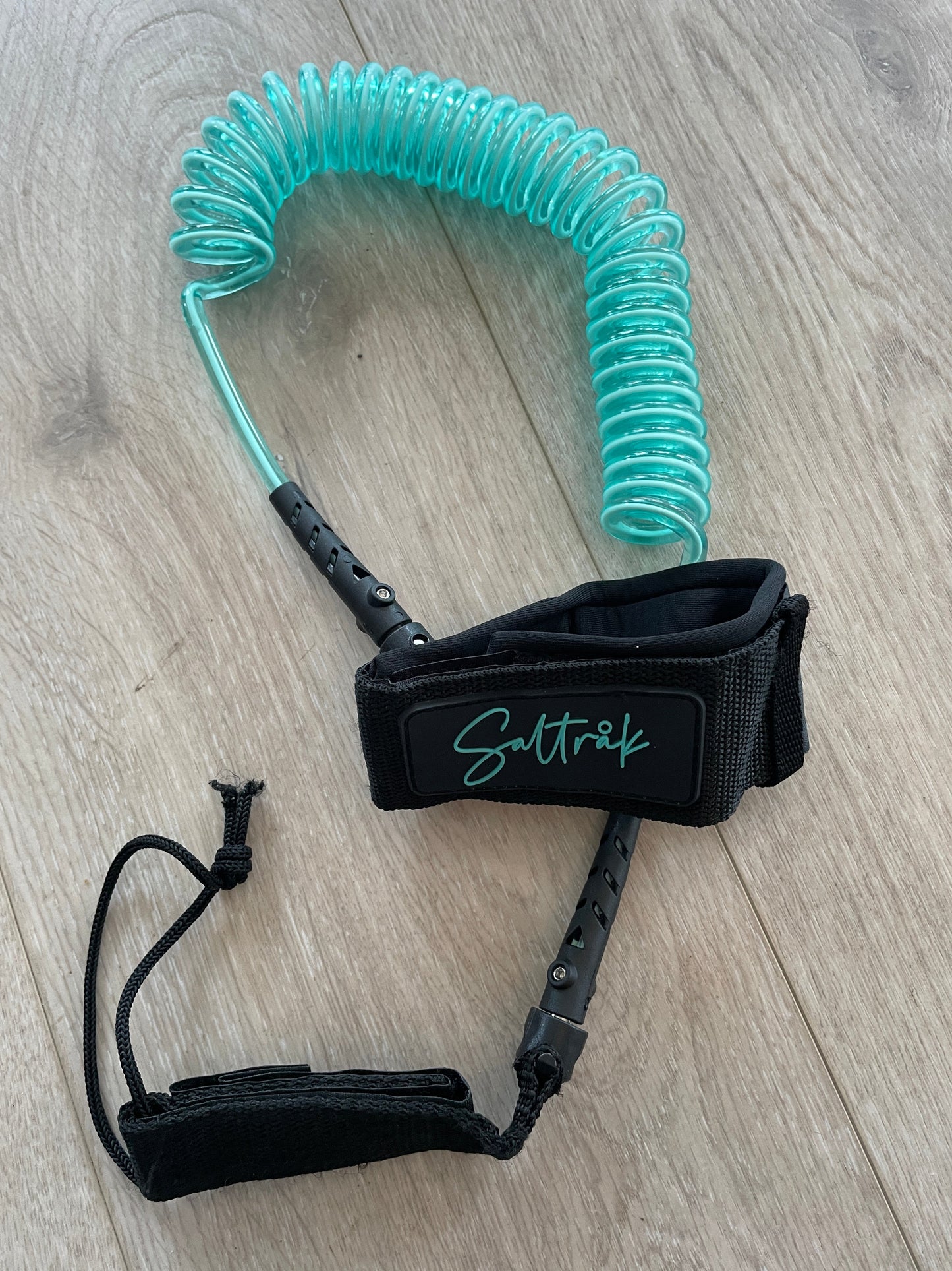 Coiled SUP Leash 2,5–3 m – Svart