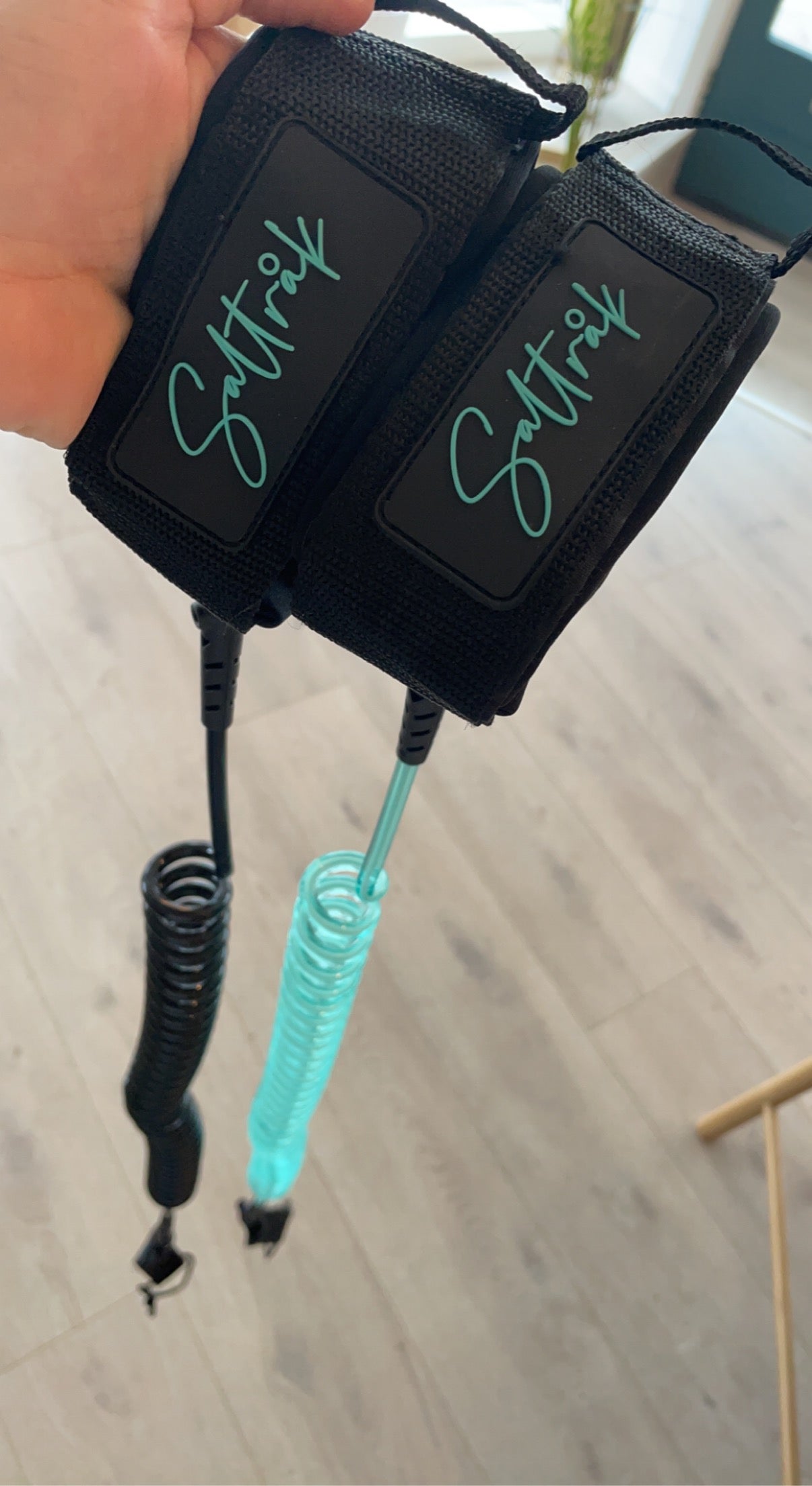 Coiled SUP Leash 2,5–3 m – Svart
